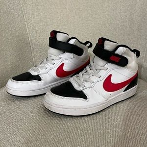 Kids Nike dunk hightop in black, white, and red. Size 2youth